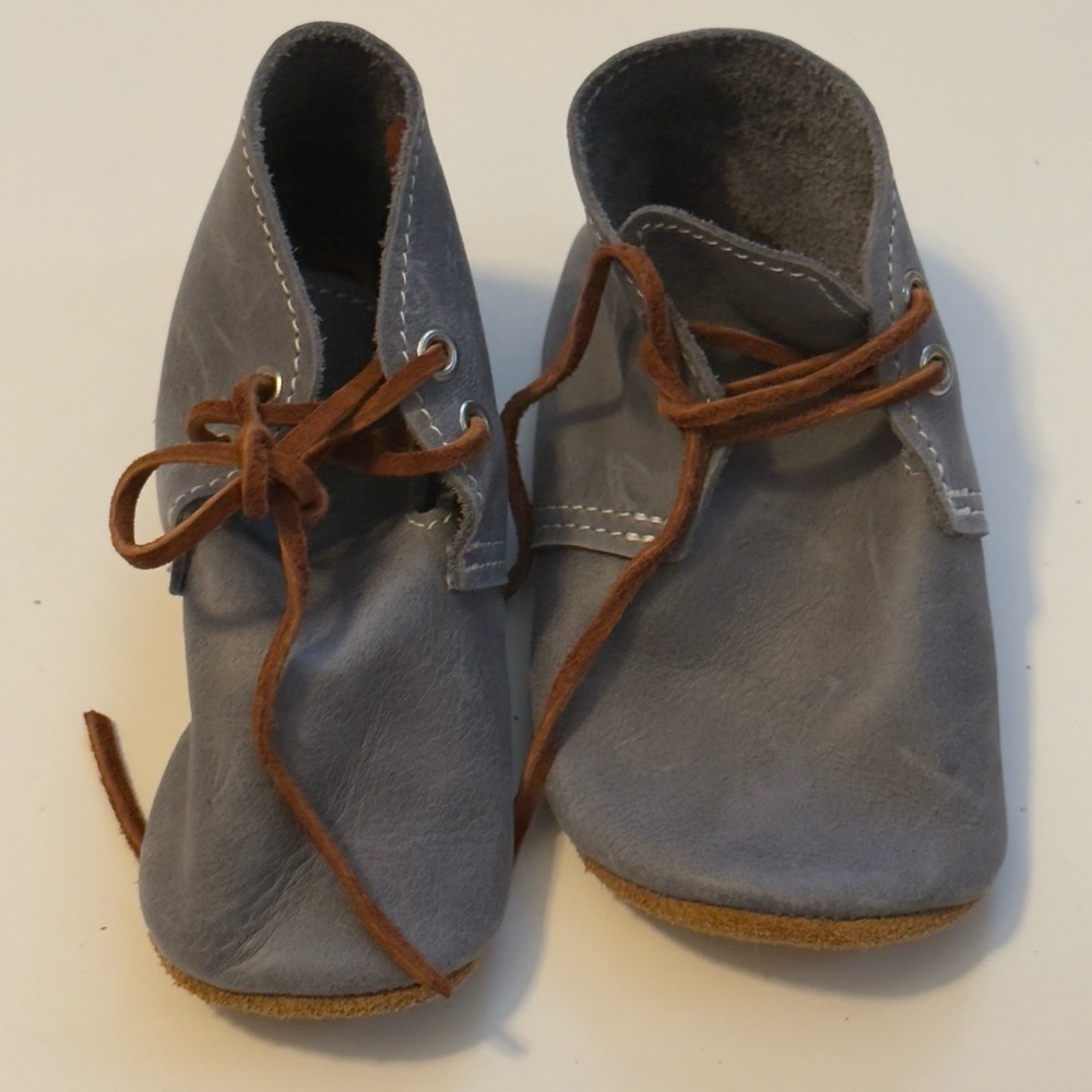 Size 5 Mon petit shoes gray lace up shoes